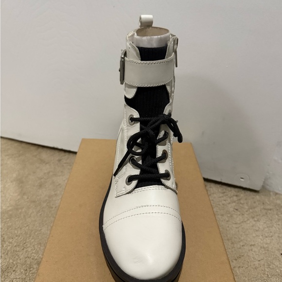 Marc Fisher White Leather Winter Zip-up Ankle Boot - Picture 6 of 13